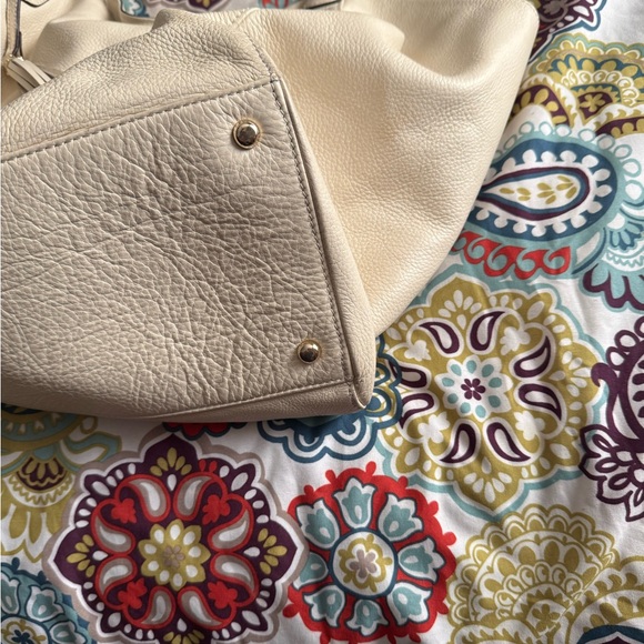 Large cream Gucci Soho large leather tote. Preloved with wear but life left! - Picture 9 of 13